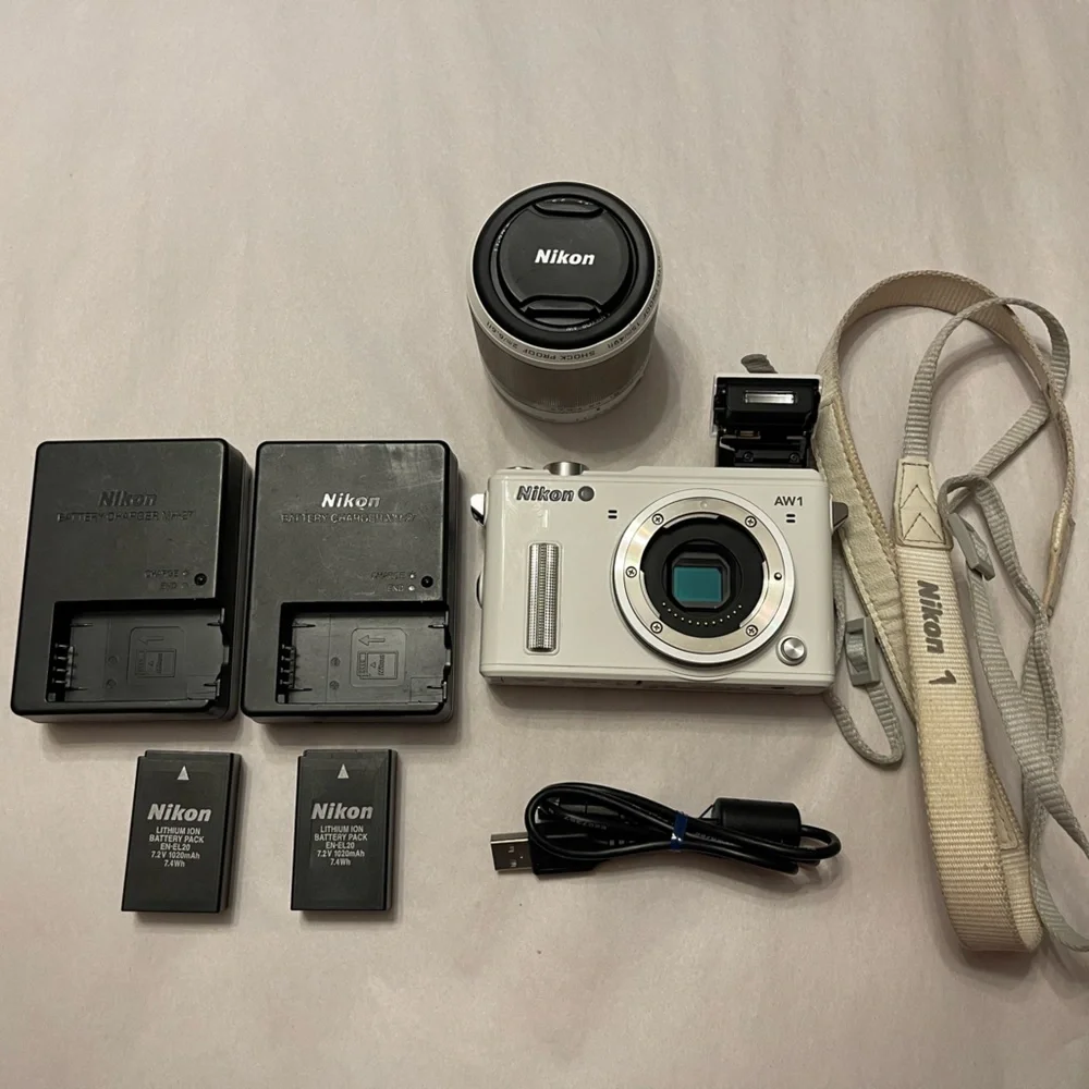 RARE NIKON 1 AW1 WATERPROOF/SHOCKPROOF CAMERA AW LENS KIT w/11-27.5